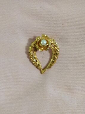 Gold Pearl Leaf Teardrop Brooch - Elegant Women’s Jewelry